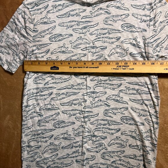 Old Navy Boys XXL (18) Crocodile Gray Green Crew Neck Short Sleeve Shirt (O) - Picture 4 of 4
